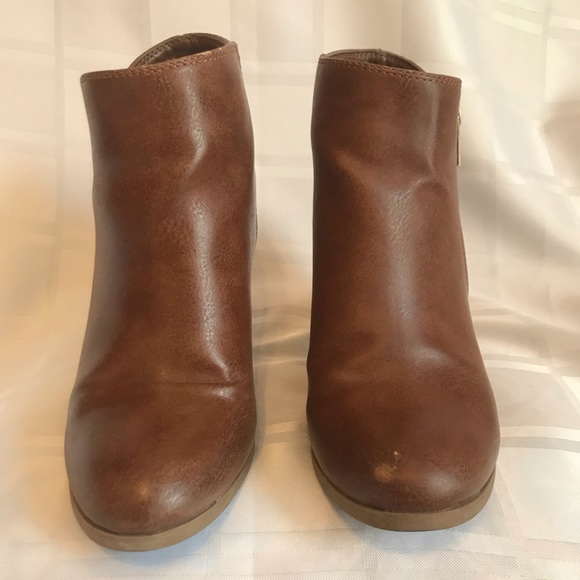 ankle boots. Very comfortable. Does have some signs of wear, as seen in photos - Picture 3 of 9